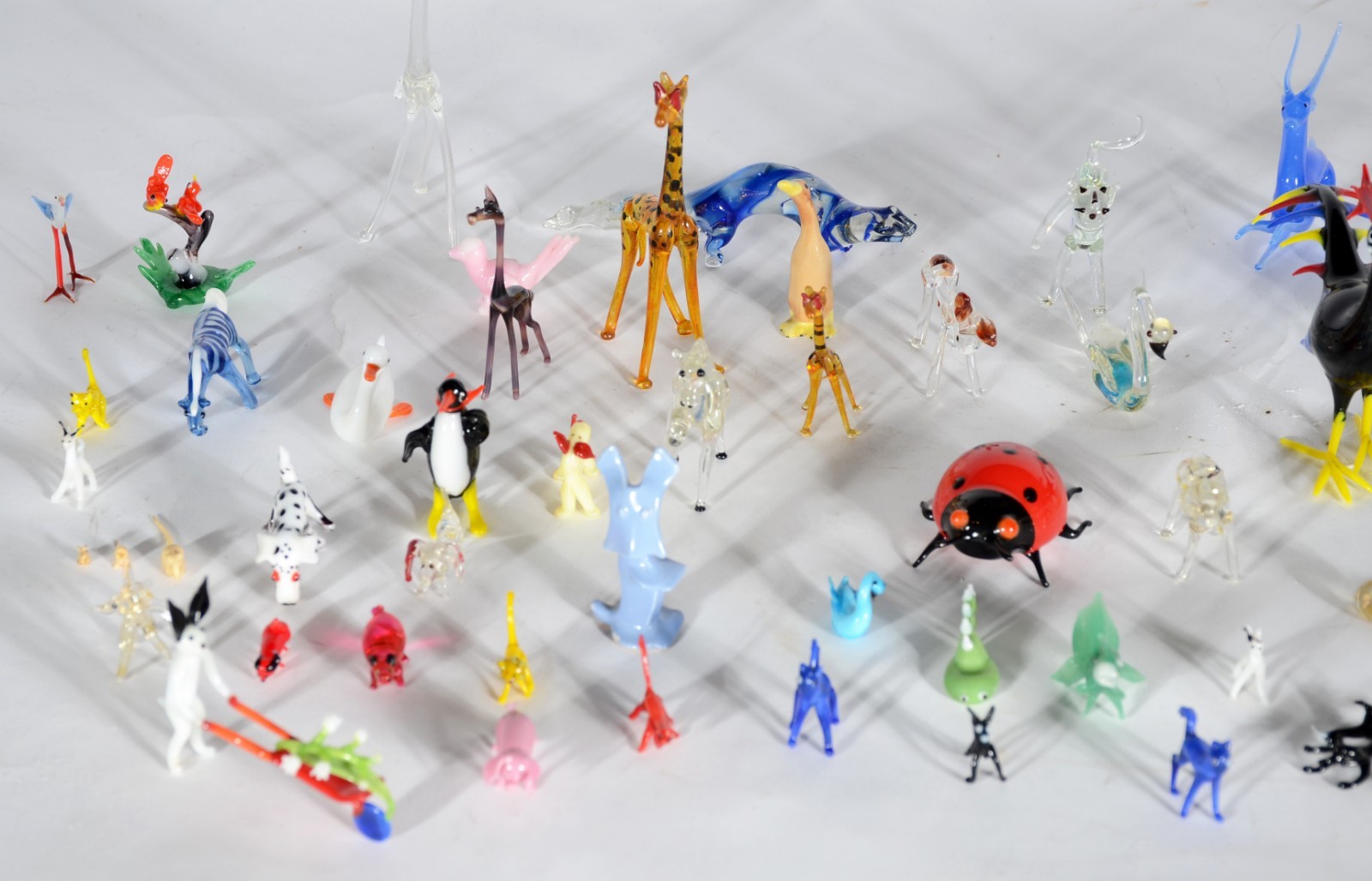 Conjunto com 73 miniaturas diversas de murano. - foto 1 de 3