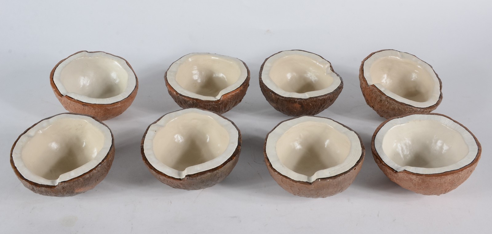 Conjunto com 8 bowls para sobremesa de cerâmica na forma de côcos. - foto 1 de 3