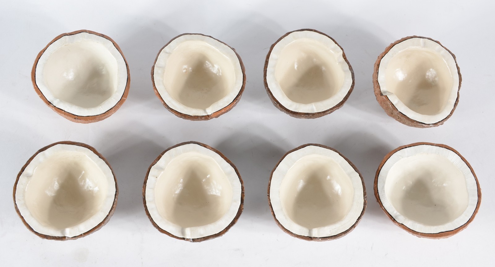 Conjunto com 8 bowls para sobremesa de cerâmica na forma de côcos. - foto 2 de 3