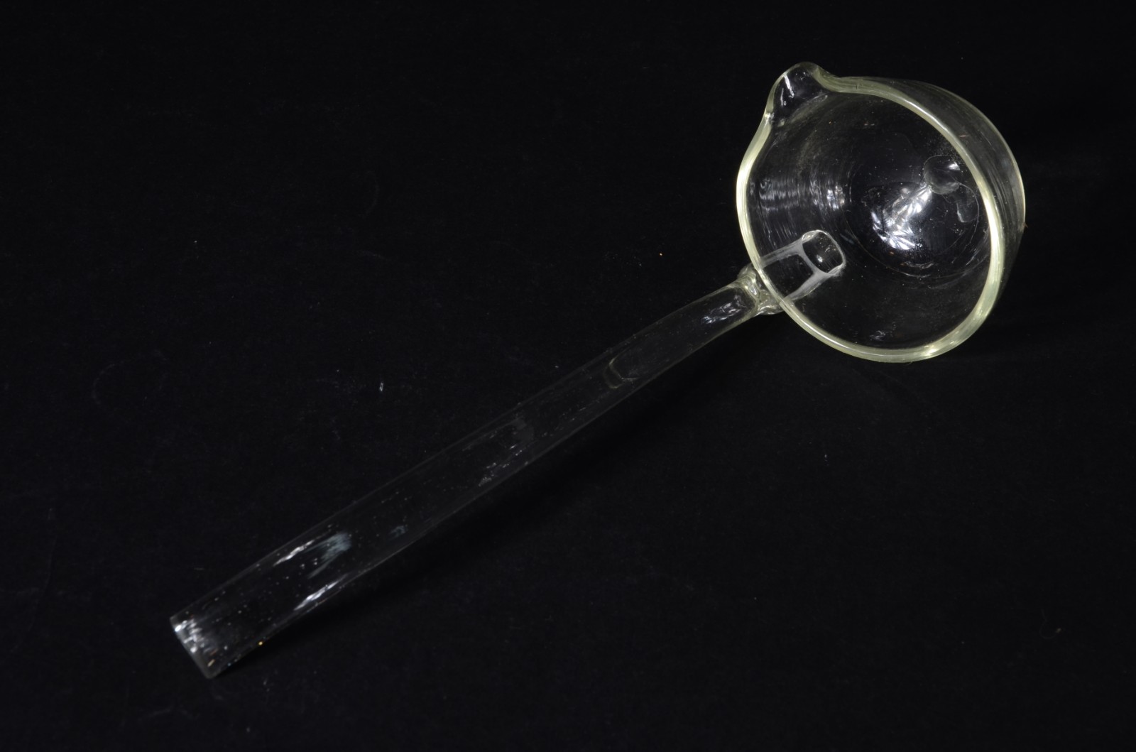 Poncheira de cristal lapidado com 12 canecas e concha. - foto 4 de 7
