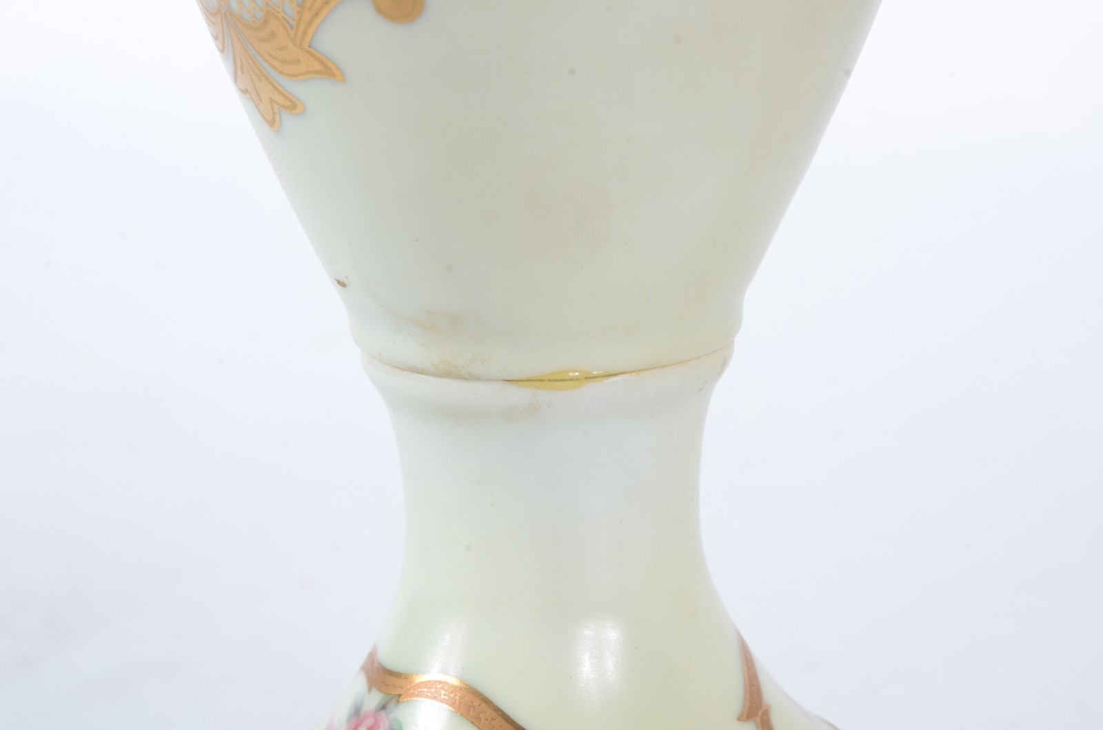 Par de vasos de porcelana nacional "DP" decorados com "Figuras com... - foto 8 de 9