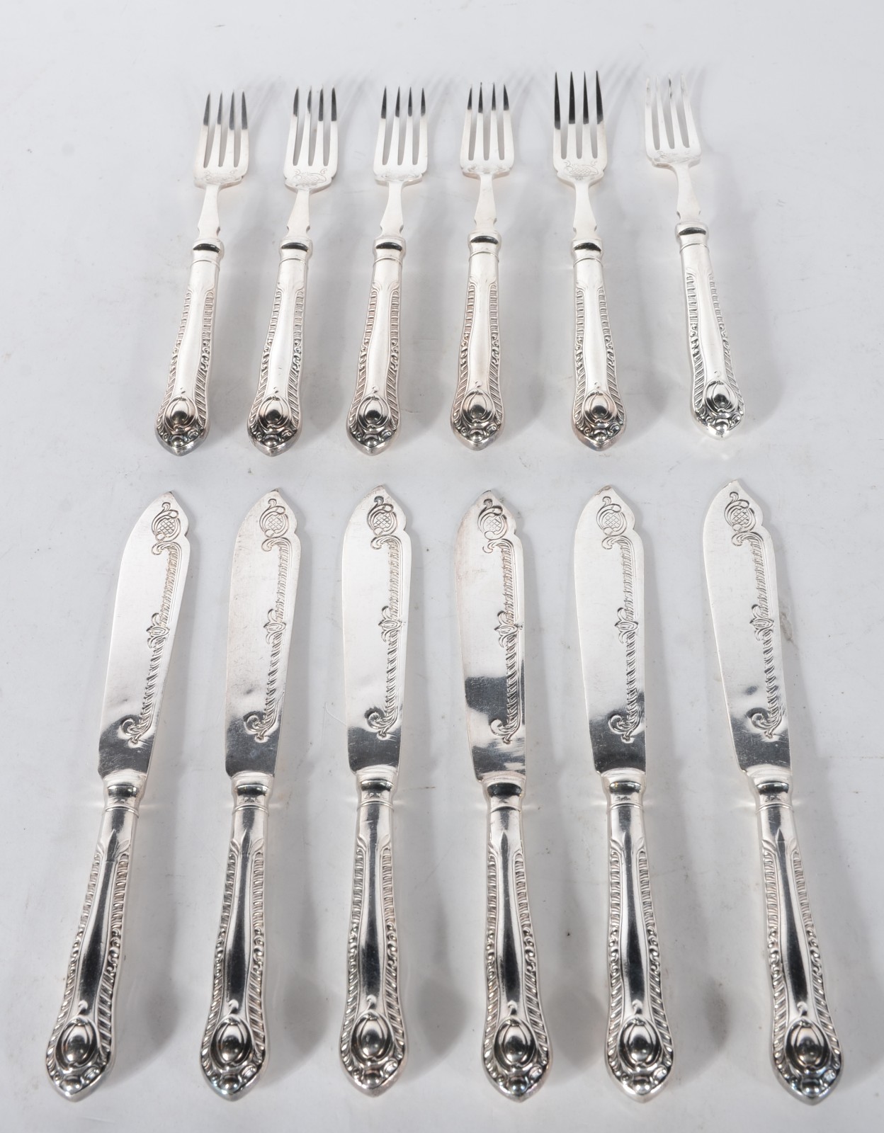 Conjunto de talheres para peixe de metal prateado EPNS com trabalhos... - foto 1 de 6