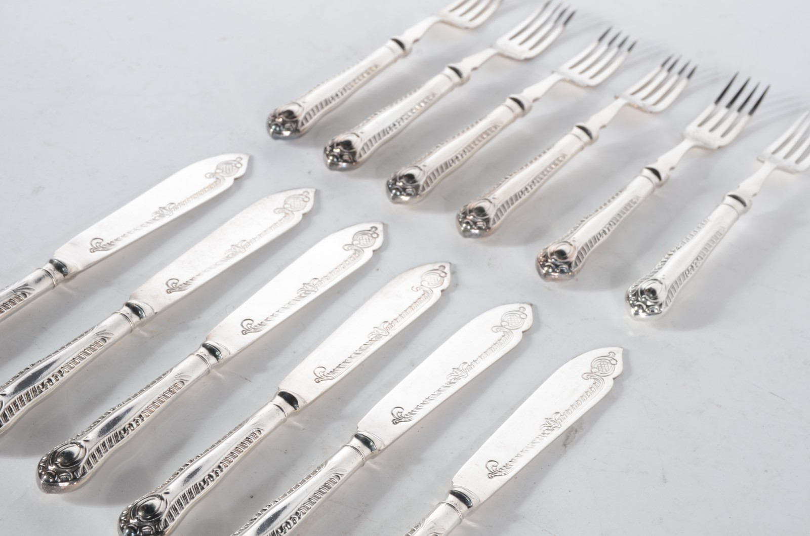 Conjunto de talheres para peixe de metal prateado EPNS com trabalhos... - foto 6 de 6