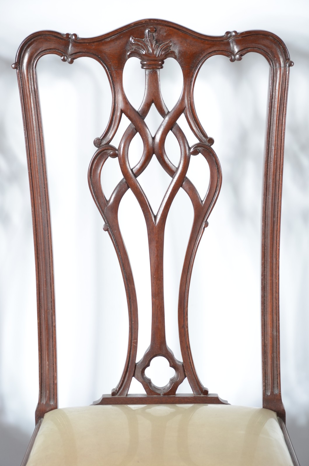 Conjunto com 4 cadeiras para sala de jantar de madeira nobre, estilo... - foto 2 de 6
