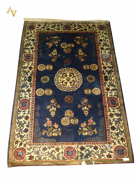Tapete Kashmere indiano. Medidas 1,37 x 2,04 m.
