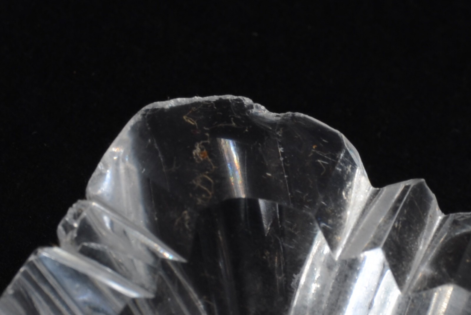 Quatro peças de cristal tcheco lapidado, sendo: fruteira feitio... - foto 4 de 6