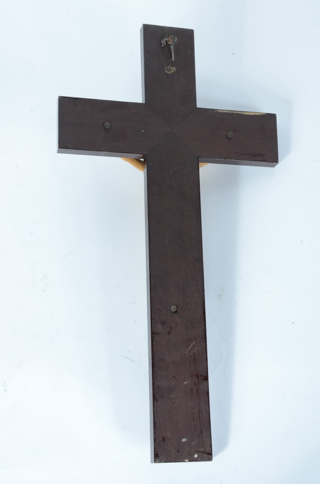 Crucifixo de madeira com figura de Cristo ricamente esculpida em... - foto 4 de 6