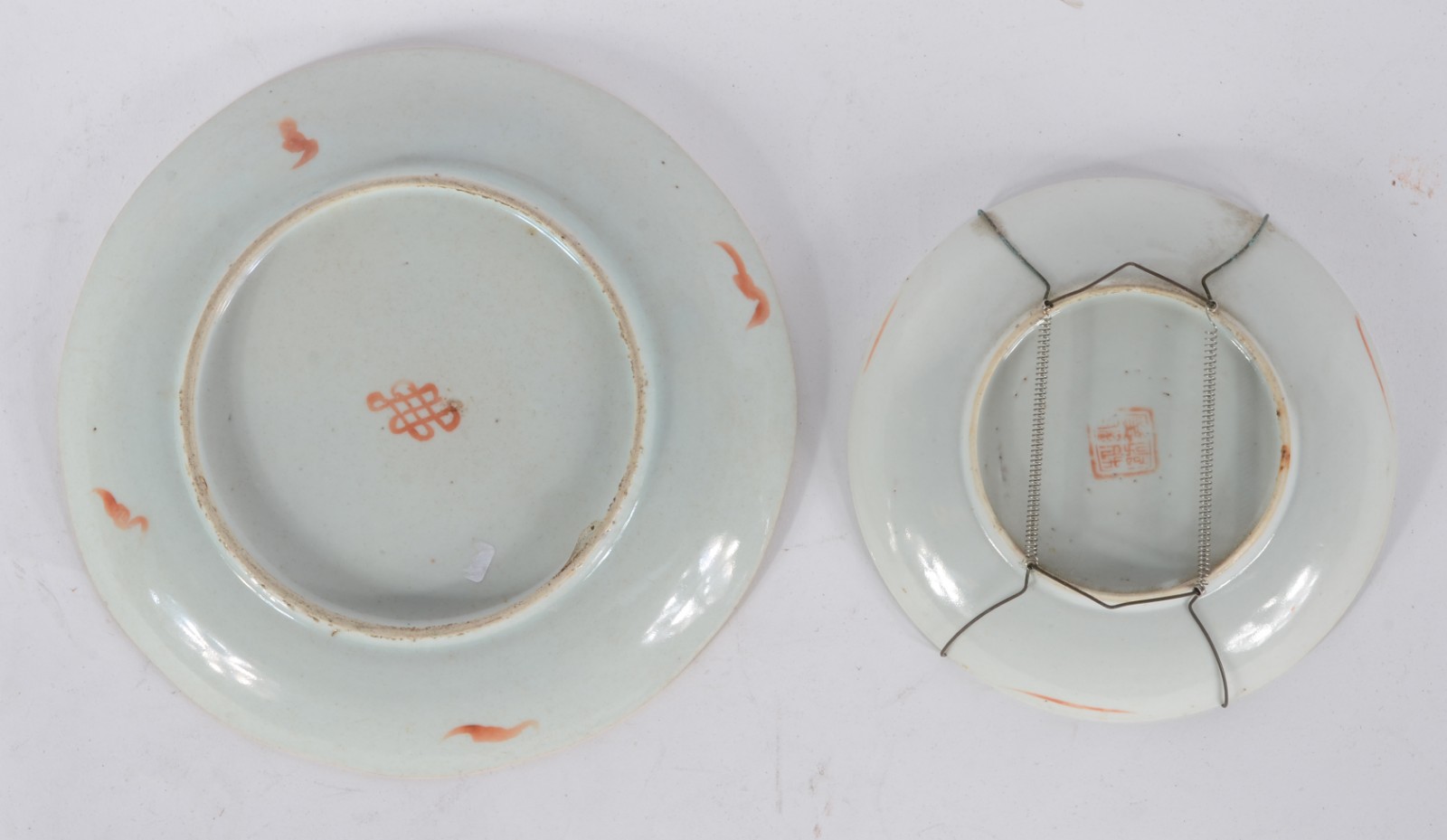 Conjunto de 2 pequenos pratos em porcelana chinesa policromada do... - foto 2 de 4