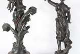 Duas luminárias de petit bronze representando f... - Duas luminárias de petit bronze representando figuras femininas. Faltando as mangas e desgastes no metal.