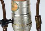 Abatjour de porcelana na cor bege ambar com cúp... - Abatjour de porcelana na cor bege ambar com cúpula bege.