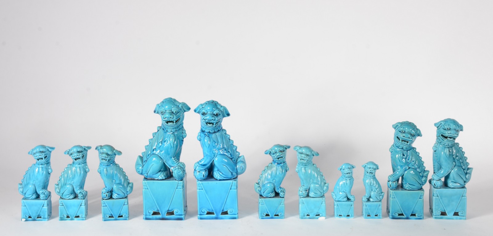 Conjunto com 11 cães de fó diversos de porcelana oriental azul... - foto 1 de 9
