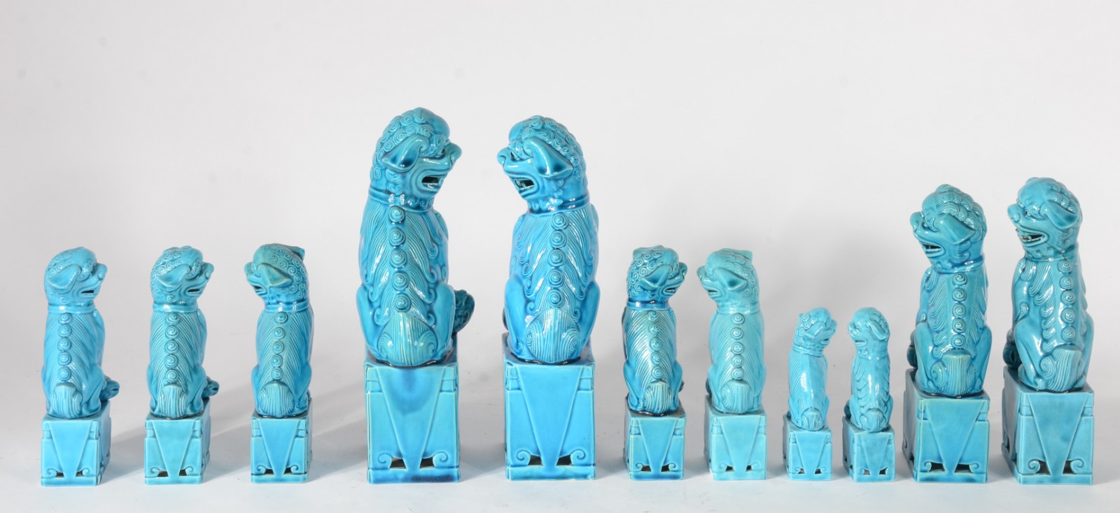 Conjunto com 11 cães de fó diversos de porcelana oriental azul... - foto 2 de 9