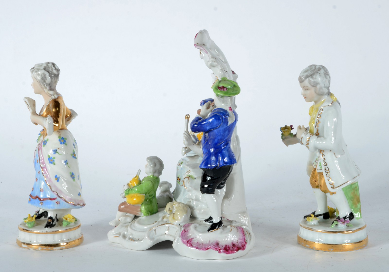 Três grupos escultóricos de porcelana policromada representando... - foto 7 de 10