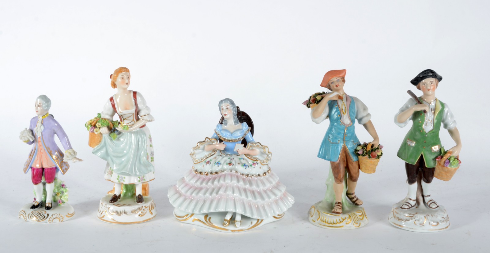 Cinco esculturas de porcelana policromada, sendo uma figura de nobre... - foto 1 de 8
