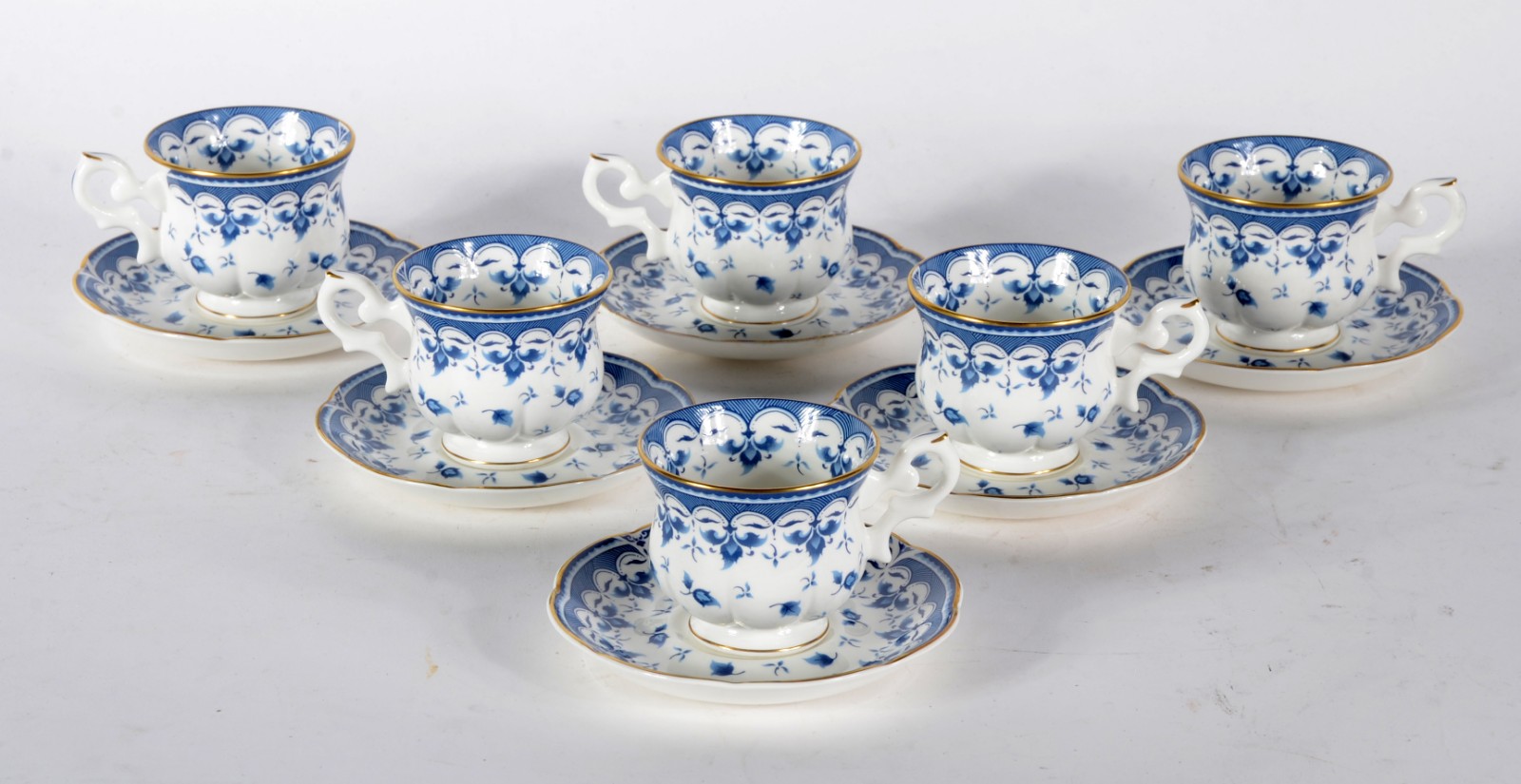 Conjunto com 6 xícaras para café com pires de porcelana Bone Chine... - foto 1 de 4