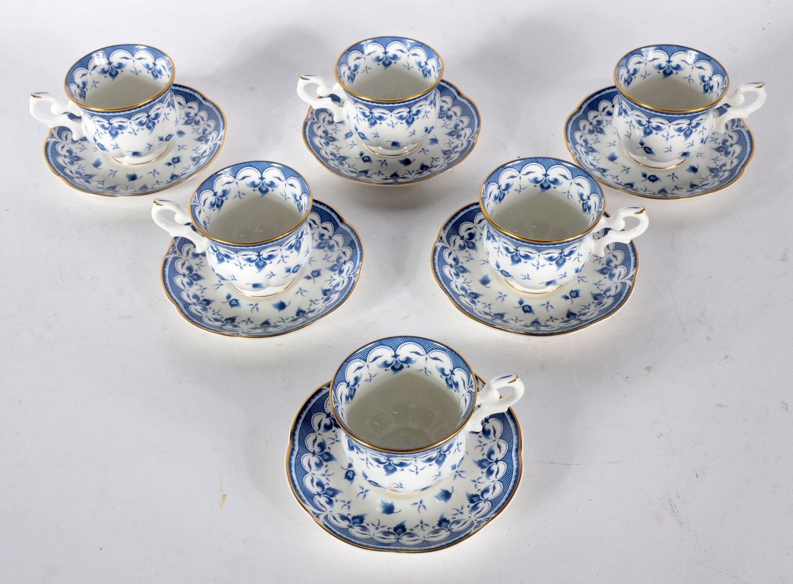 Conjunto com 6 xícaras para café com pires de porcelana Bone Chine... - foto 2 de 4