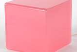 Vírgula Ovo (2002),  - Luminária de acrílico na forma de "cubo rosa", designer da "OVO".