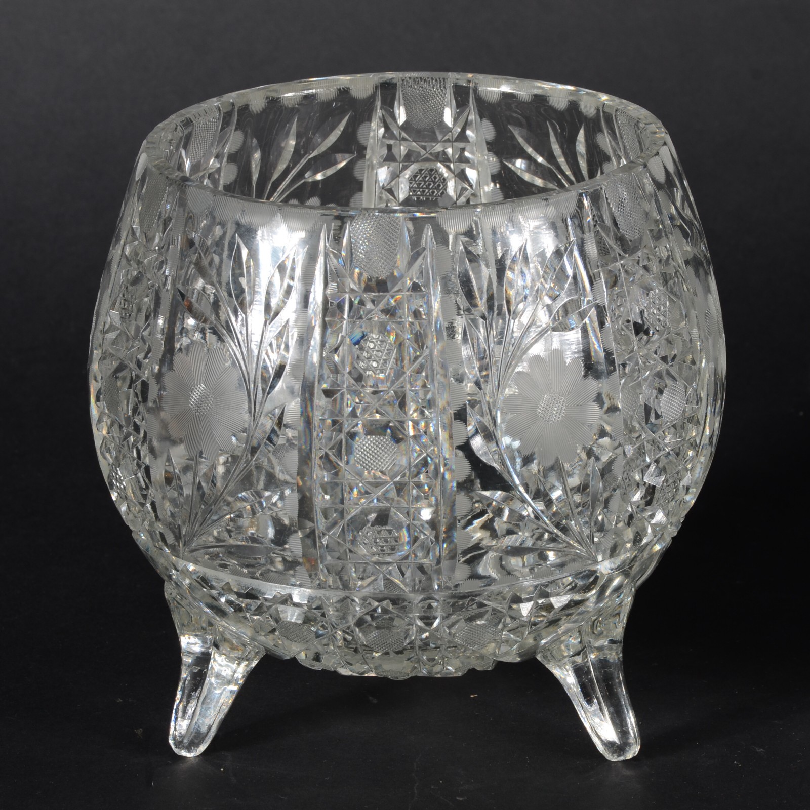 Três peças diversas de cristal, sendo: fruteira, bowl e bomboniere. - foto 4 de 7