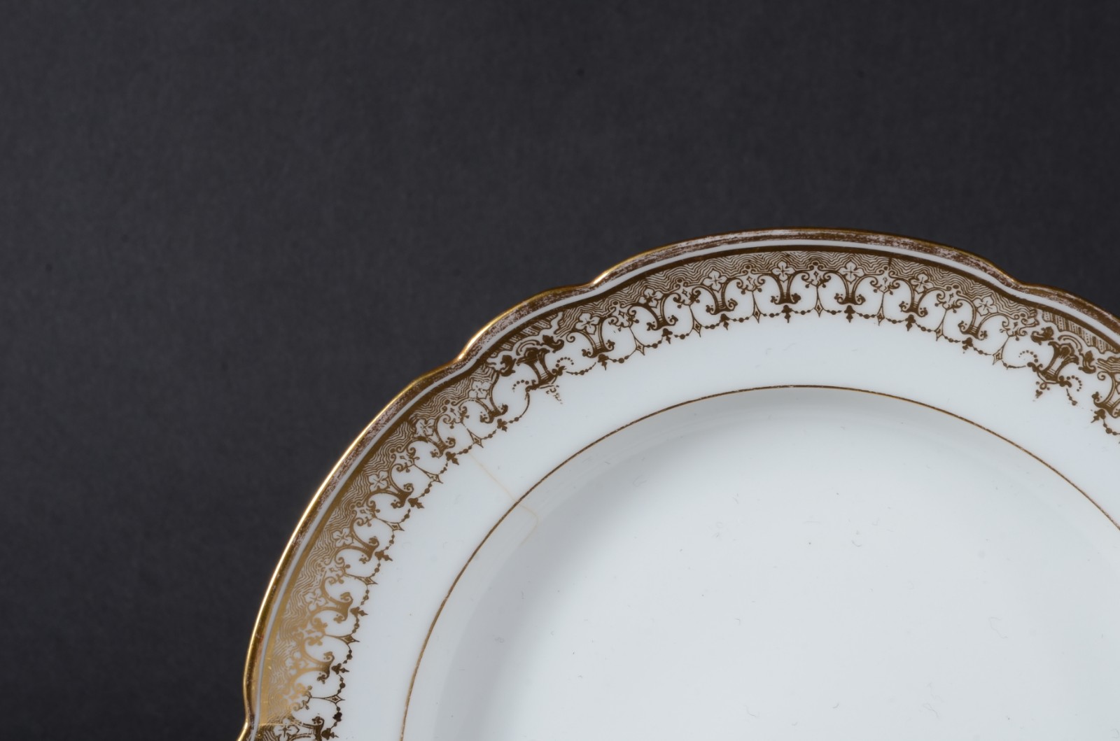Dois pratos fundos de porcelana francesa. Serviço do Paço da Cidade... - foto 2 de 4