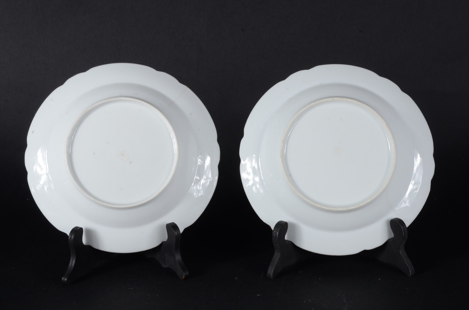 Dois pratos fundos de porcelana francesa. Serviço do Paço da Cidade... - foto 3 de 4