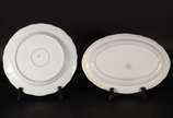 Duas travessas de porcelana decoração "cebolinh... - Duas travessas de porcelana decoração "cebolinha" azul e branca, sendo um Villeroy Boch e  outra alemã.