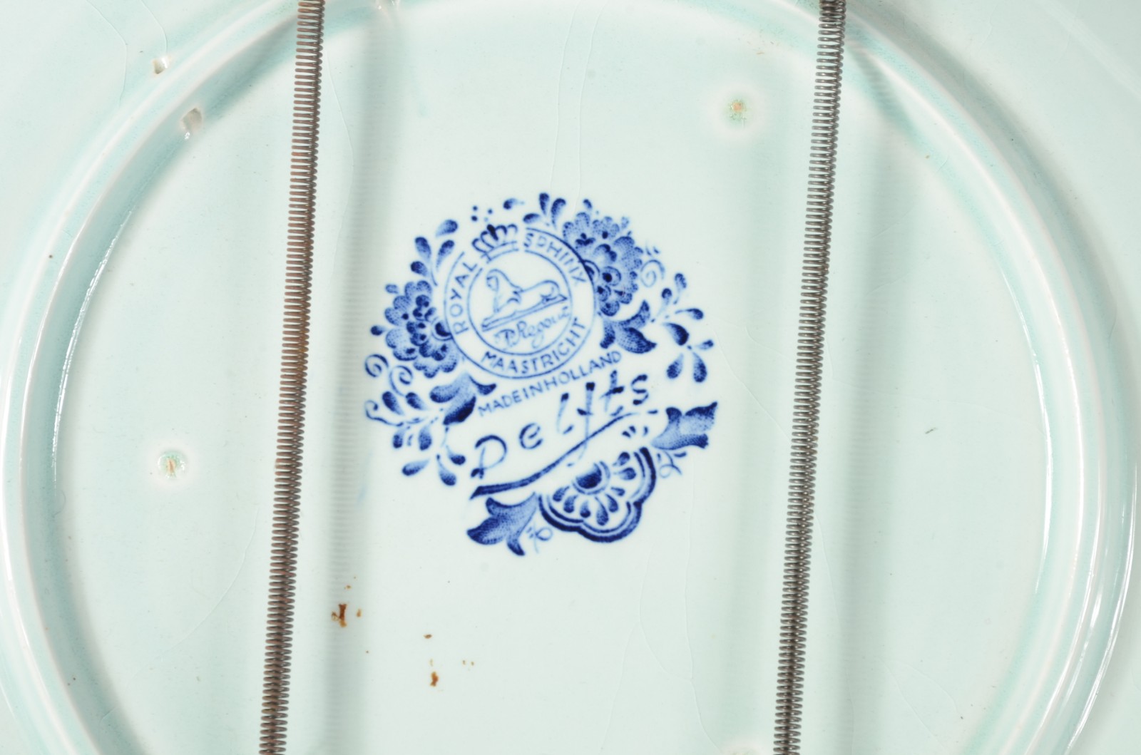 Três peças diversas de porcelana decorada em azul e branco, sendo... - foto 8 de 8
