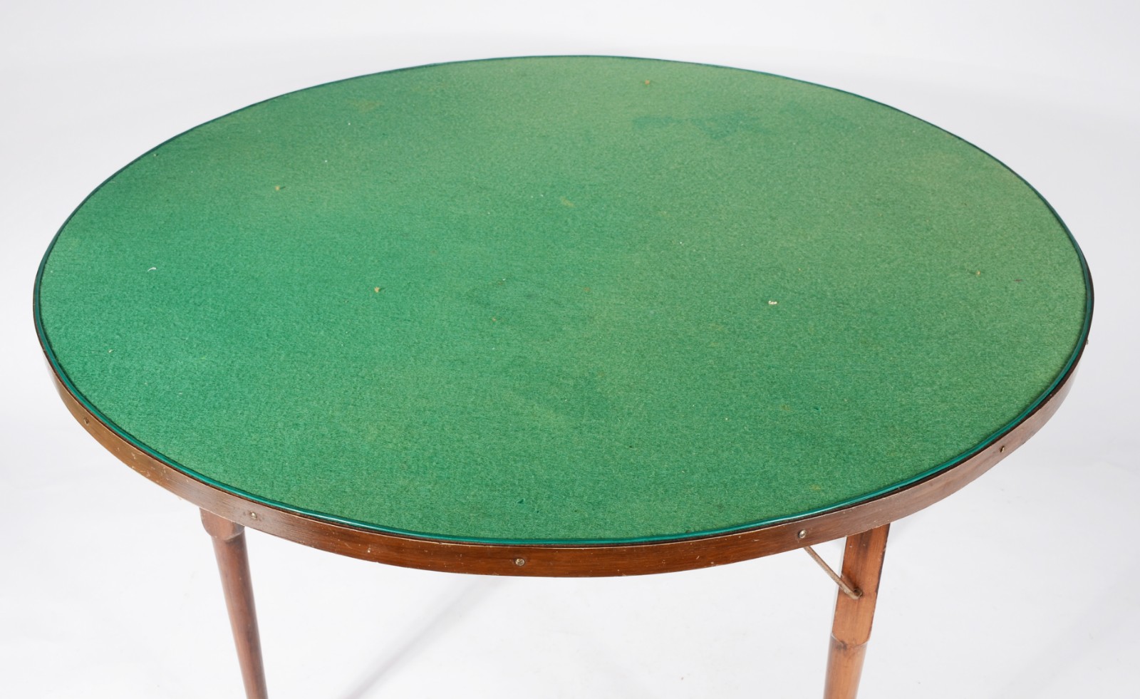Mesa de jogo de "armar", pés articulados de madeira e tampo forrado... - foto 2 de 8