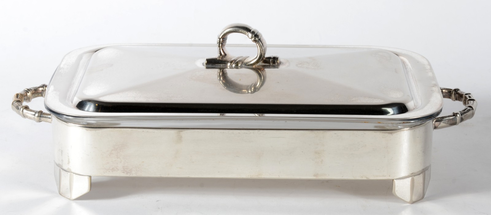 Três peças de metal prateado, sendo: dois porta pirex e uma caçarola... - foto 5 de 10