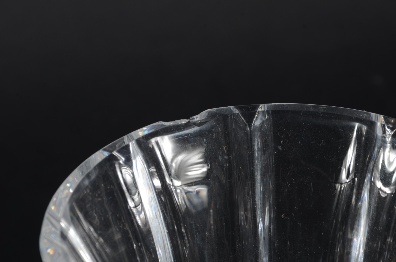 Três vasos diversos de cristal europeu lapidado. - foto 3 de 3