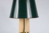 Abatjour com base de metal dourado com cúpula v... - Abatjour com base de metal dourado com cúpula verde. Estilo inglês.