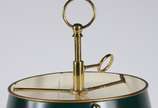 Abatjour com base de metal dourado com cúpula v... - Abatjour com base de metal dourado com cúpula verde. Estilo inglês.