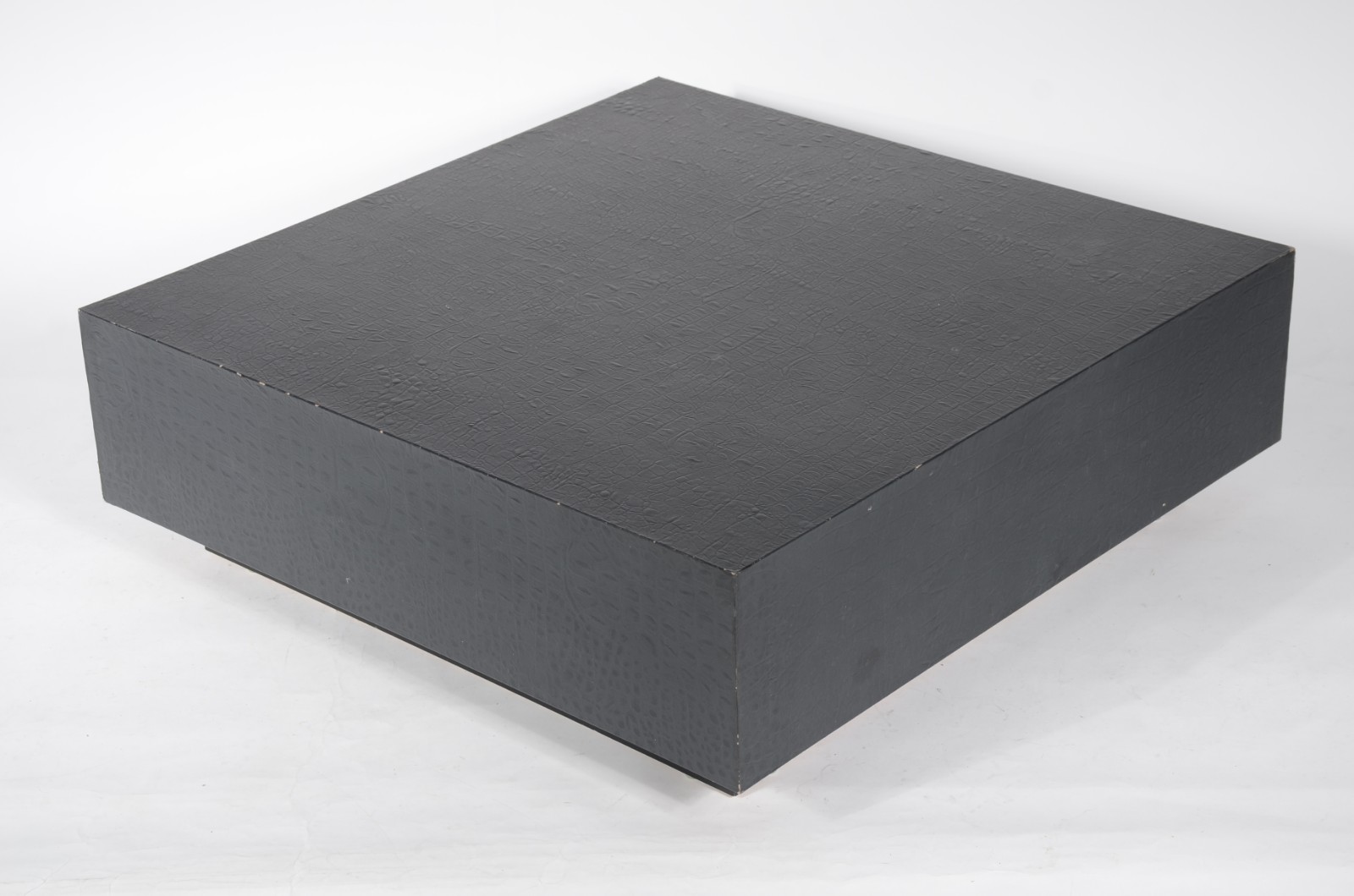 Mesa de centro com dois módulos, sendo um preto e outro espelhado, e... - foto 6 de 7