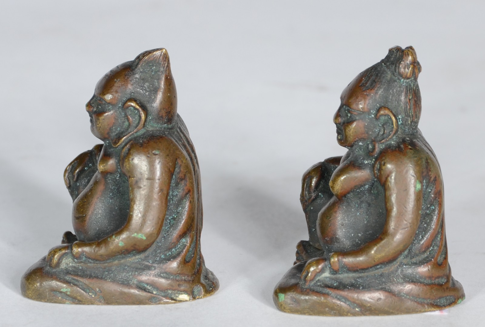 Par de pequenas esculturas eróticas de bronze representando "Casal... - foto 4 de 5