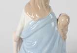 Escultura de porcelana policromada representand... - Escultura de porcelana policromada representando "Pietá".