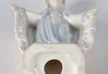 Escultura de porcelana policromada representand... - Escultura de porcelana policromada representando Nossa Senhora da Conceição.