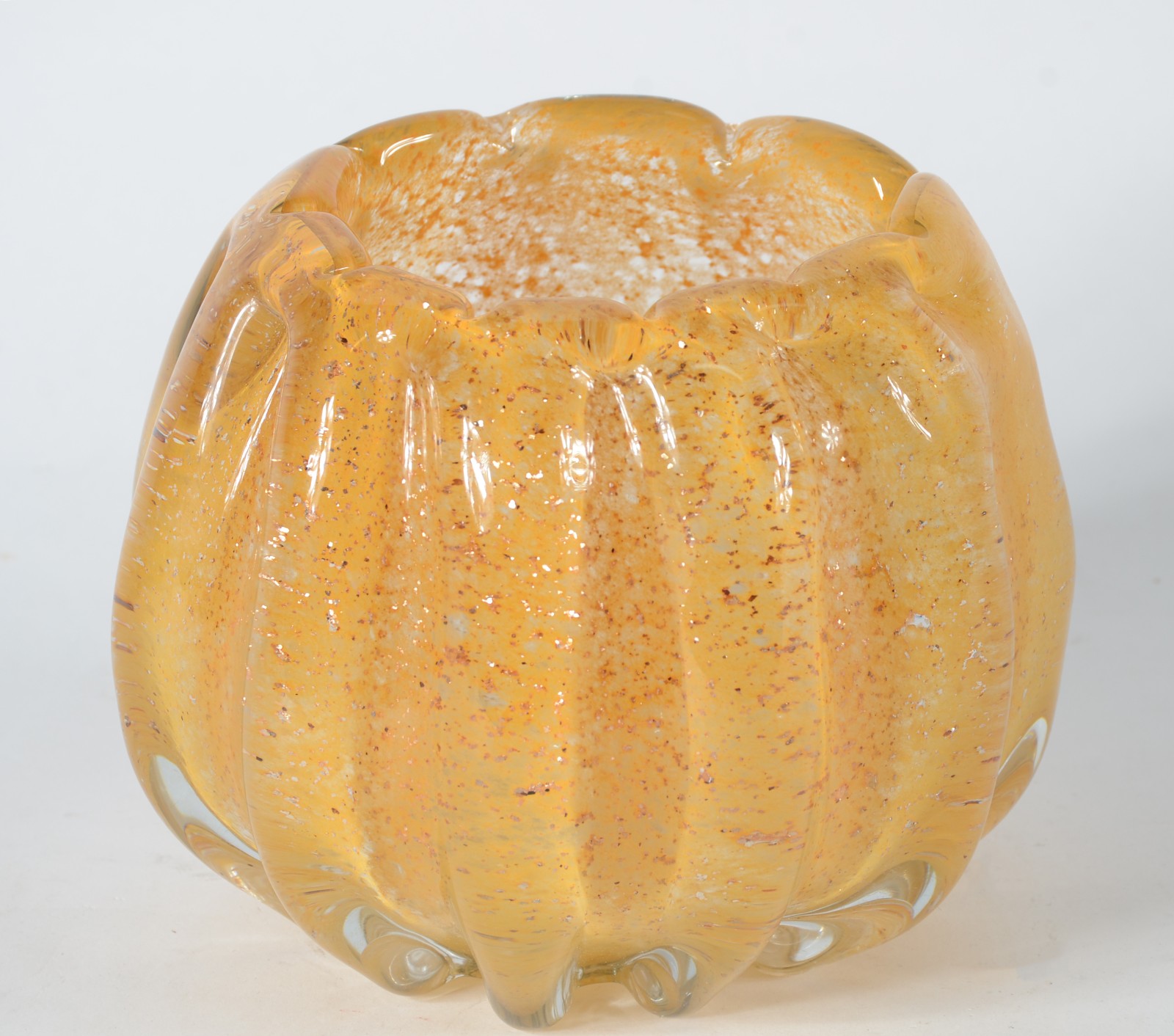 Bowl de vidro decorativo gomado na cor amarelo com pó de ouro. - foto 2 de 3