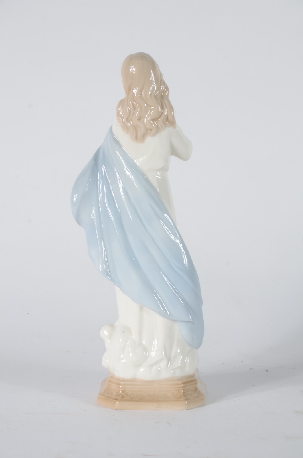 Escultura de porcelana policromada representando Nossa Senhora das... - foto 3 de 6