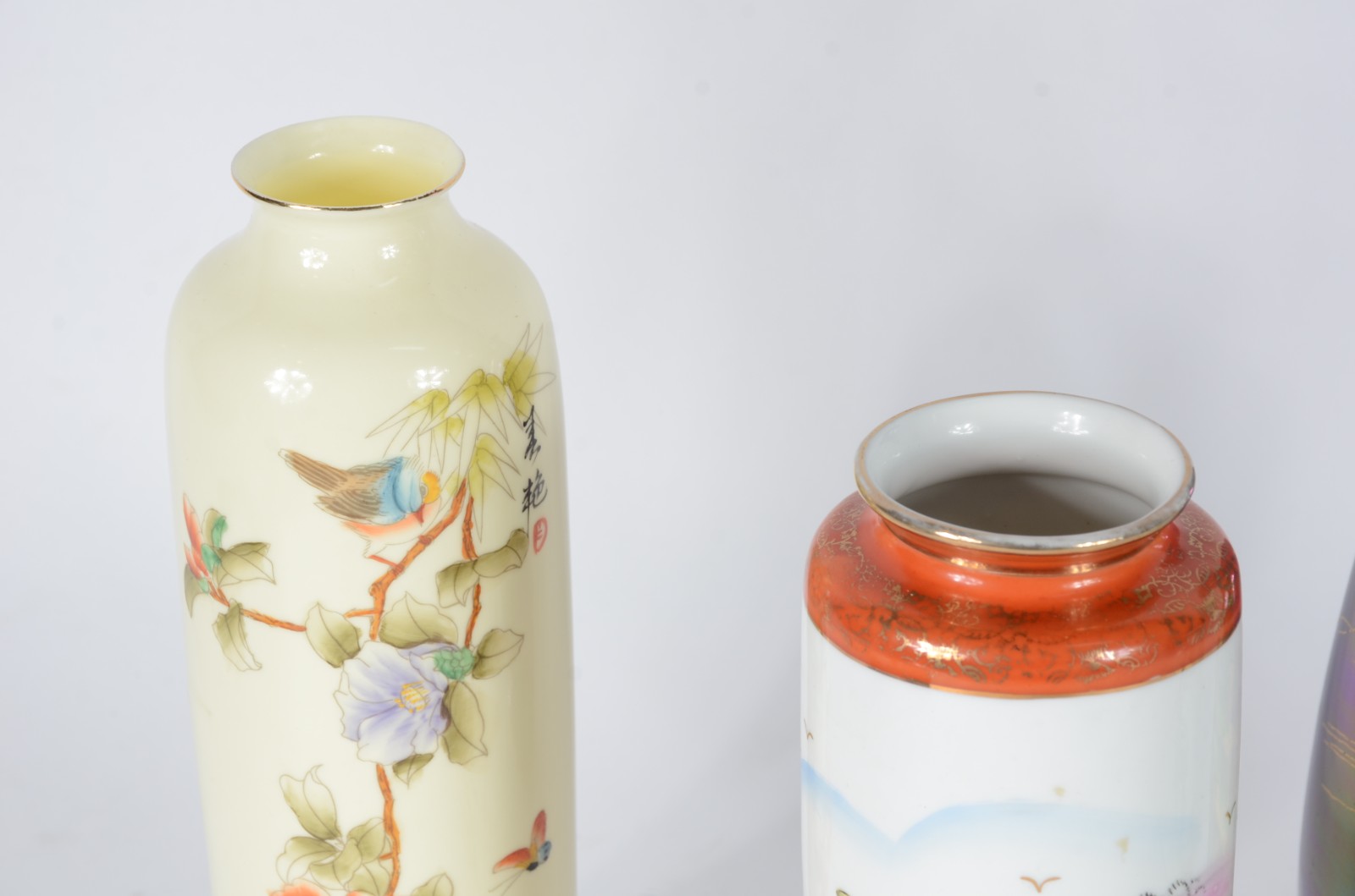 Quatro vasos de porcelana, sendo tres orientais e um ingles Royal... - foto 3 de 8