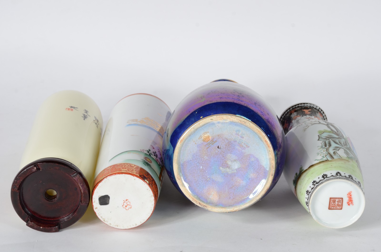 Quatro vasos de porcelana, sendo tres orientais e um ingles Royal... - foto 5 de 8