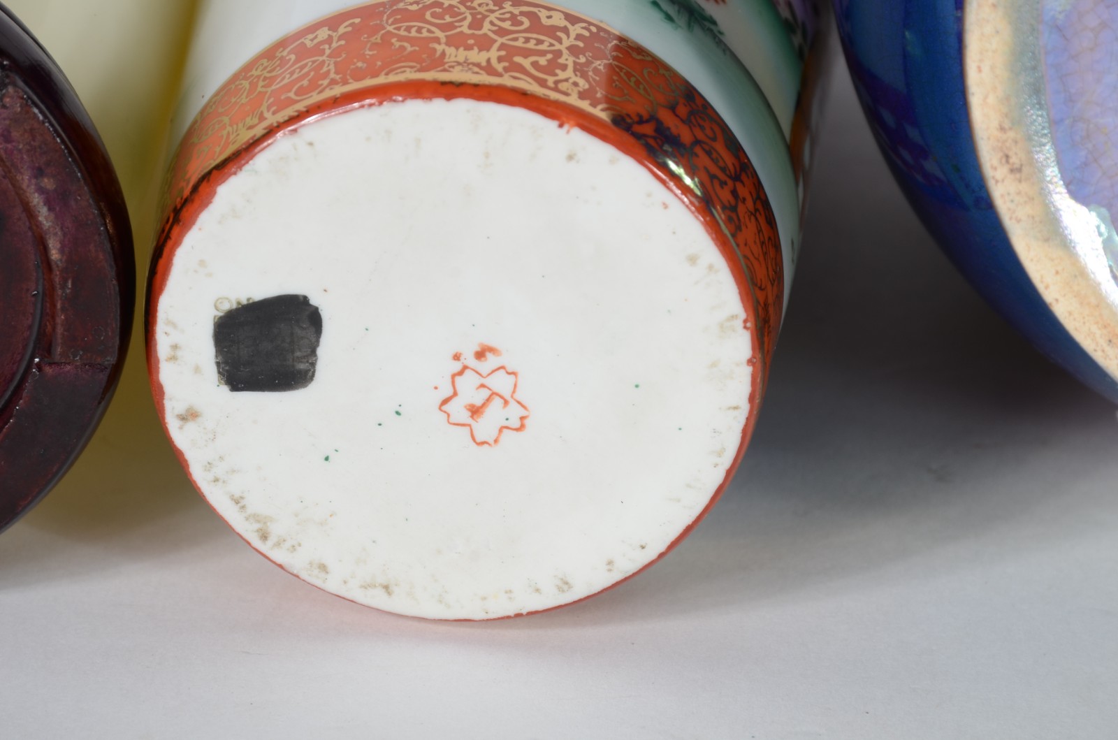 Quatro vasos de porcelana, sendo tres orientais e um ingles Royal... - foto 6 de 8