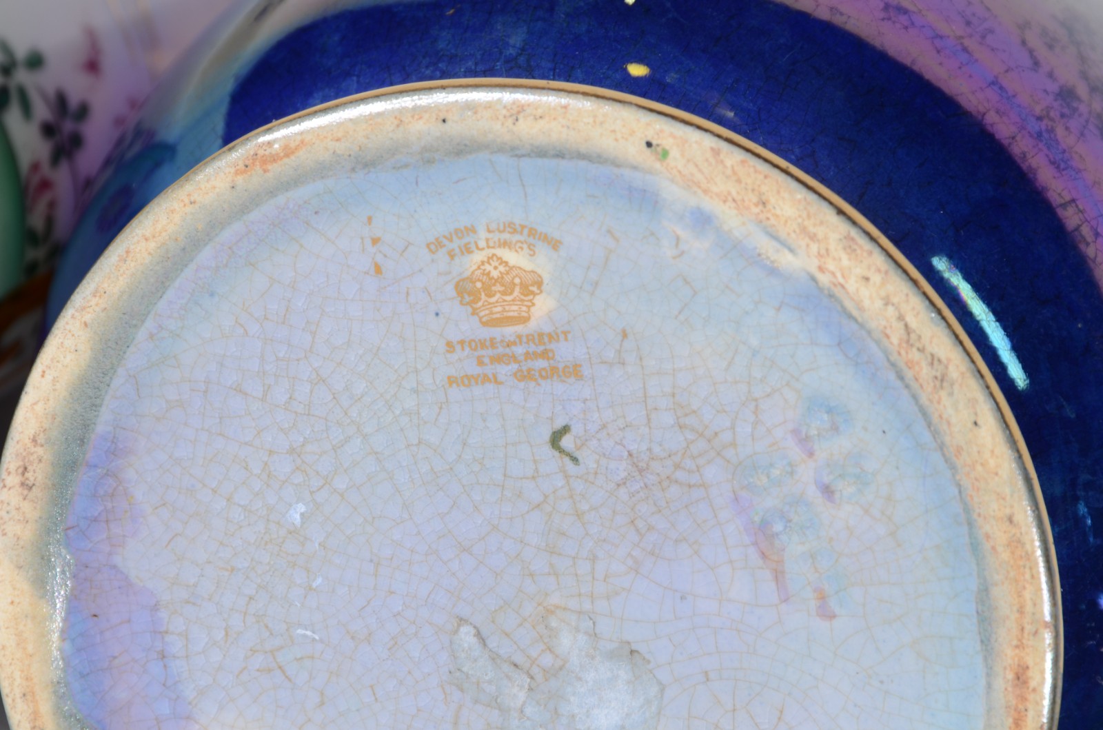 Quatro vasos de porcelana, sendo tres orientais e um ingles Royal... - foto 7 de 8