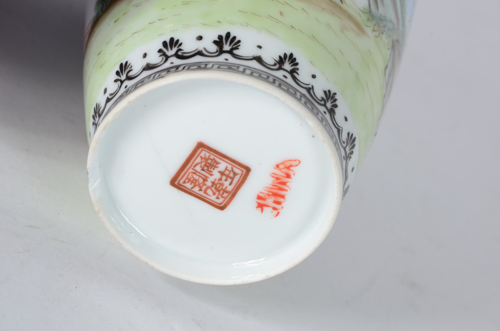 Quatro vasos de porcelana, sendo tres orientais e um ingles Royal... - foto 8 de 8