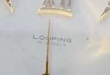 Looping,  - Relógio suíço de bronze, mostrador em algarismos romanos, no estojo.