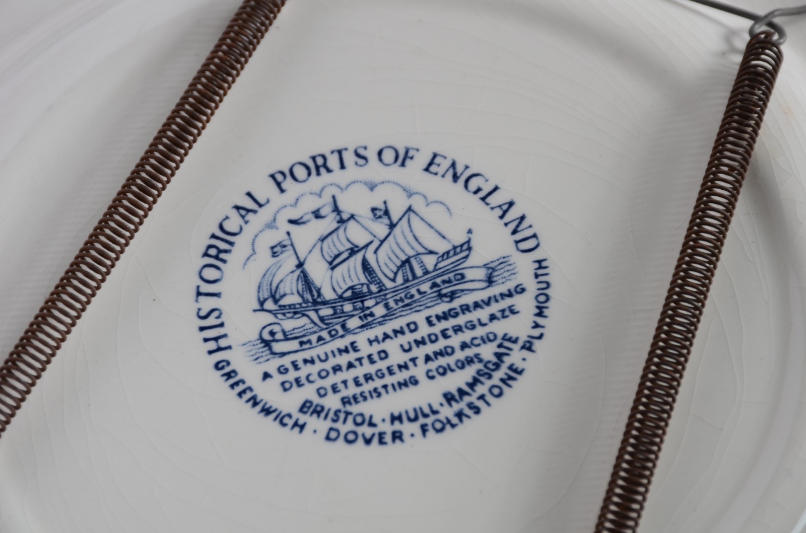 Conjunto com 8 pratos/ travessas de faiança inglesa, sendo seis... - foto 4 de 8