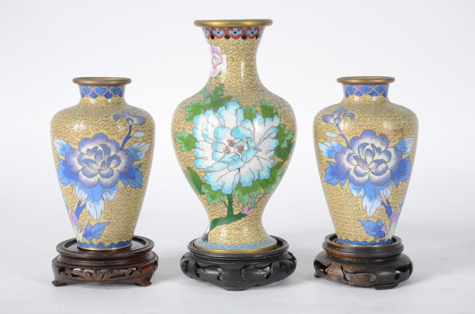 Cinco peças de cloisonné chines, sendo: par de patos nas cores azul e... - foto 2 de 7