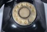 Antigo telefone em baquelite preto. - Antigo telefone em baquelite preto.