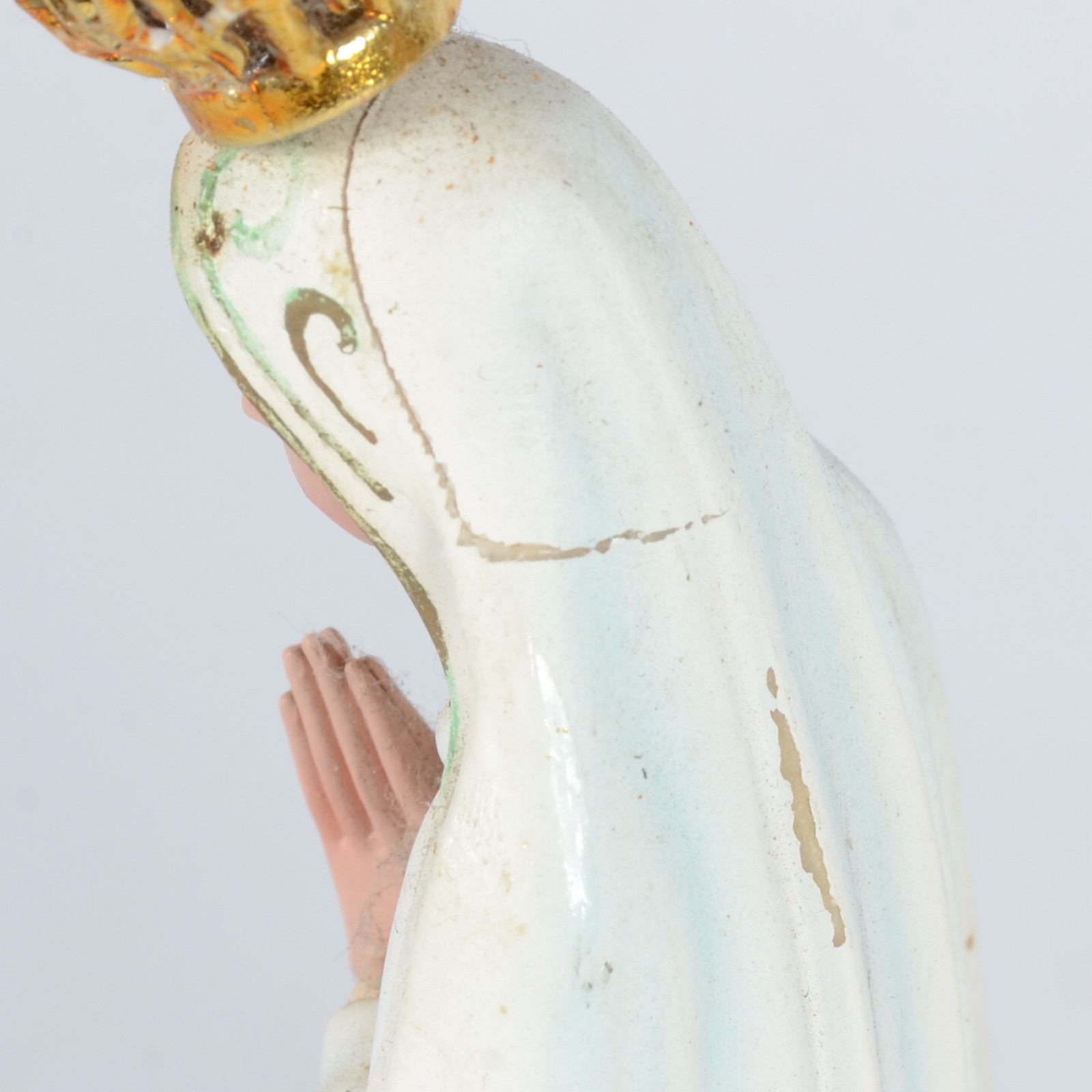 Diversas peças sacras, sendo: dois crucifixos com figura de Cristo de... - foto 9 de 11
