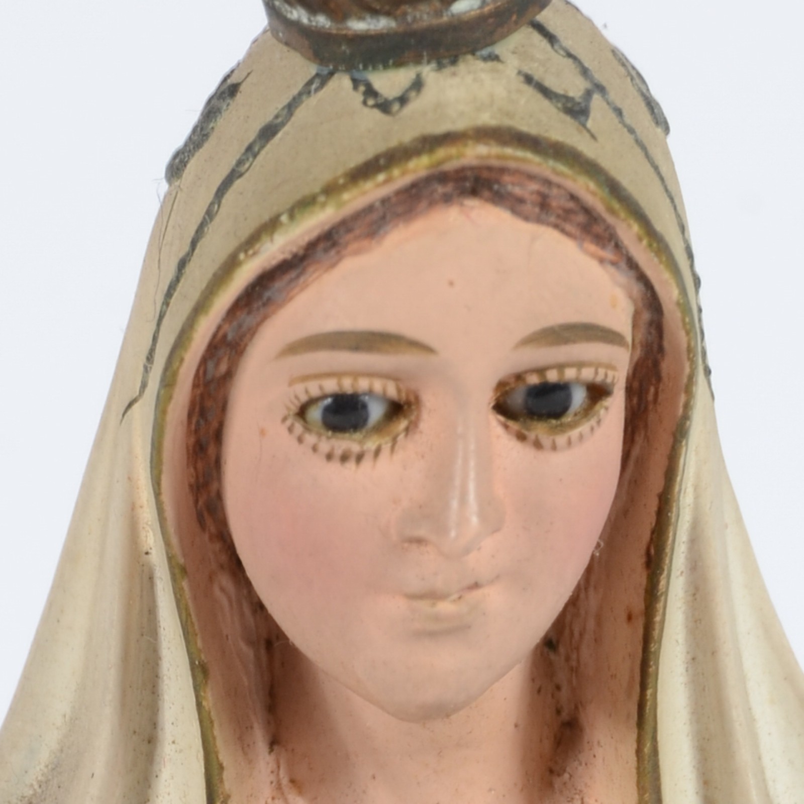 Diversas peças sacras, sendo: dois crucifixos com figura de Cristo de... - foto 4 de 11