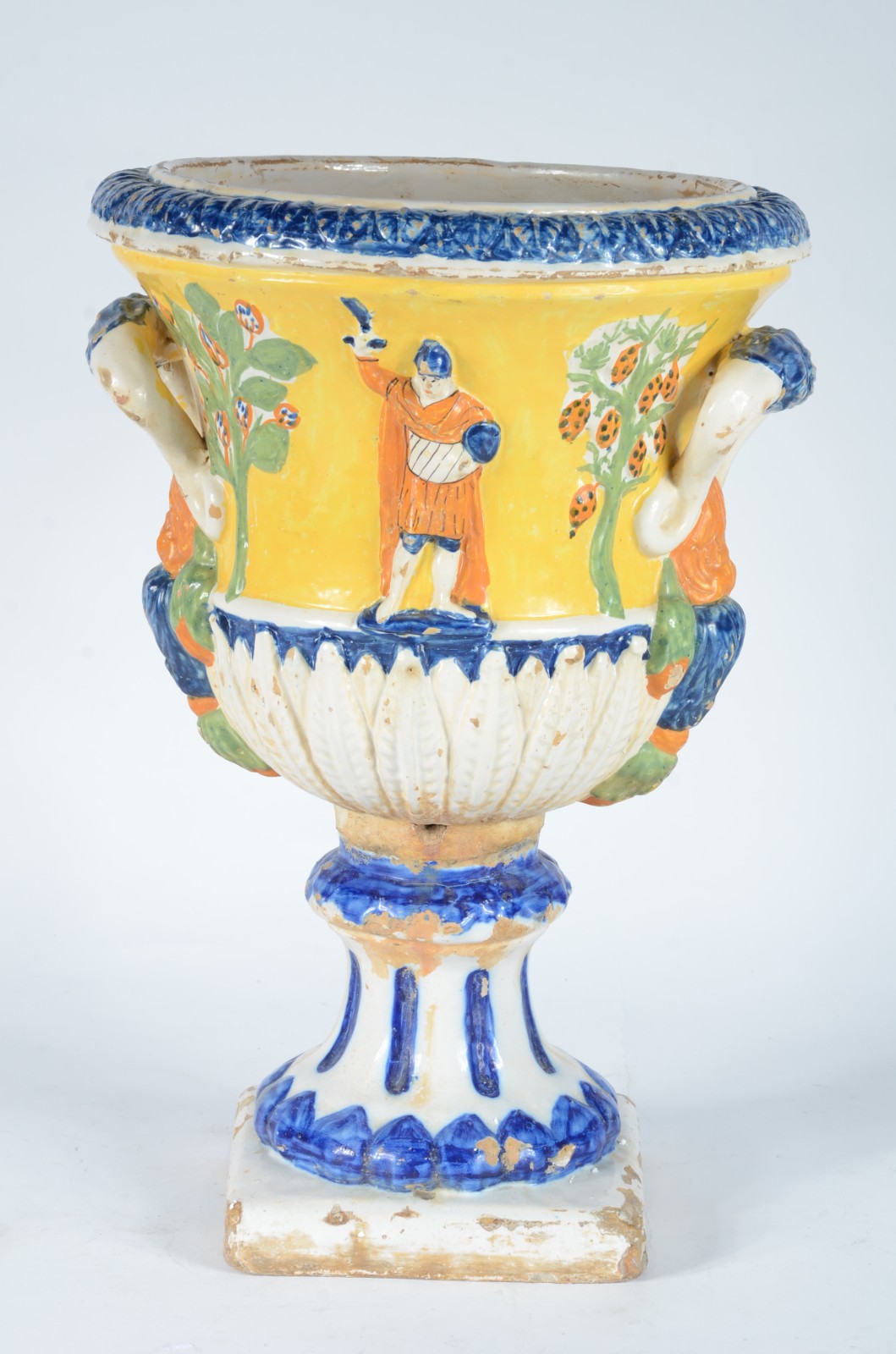 Vaso de cerâmica portuguesa decorado com figuras típicas e árvore com... - foto 5 de 9