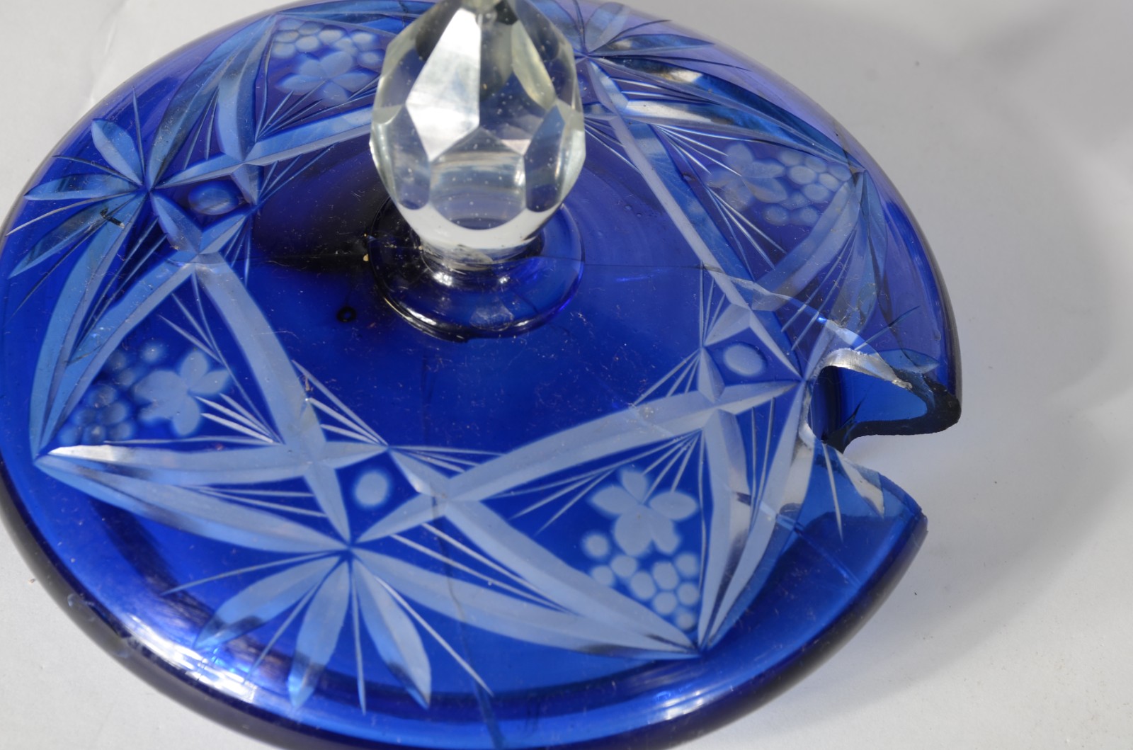 Poncheira de cristal doublé azul lapidada com 8 canecas e duas... - foto 7 de 10
